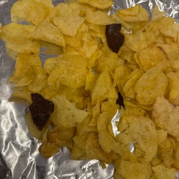 Vera Şarküteri Cipslerinde Yanmış Ve Simsiyah Parçalar