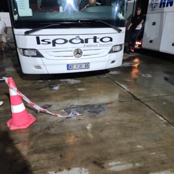 Geç Gelen, Kirli Ve Klimasız Otobüste Konforsuz Yolculuk