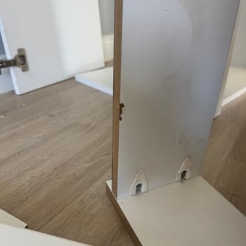Teslim Edilen Banyo Dolabında Kırık Cam Ve Hasarlı Suntalı Parçalar, N11 Cevap Vermiyor