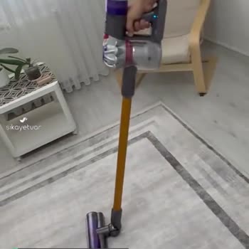 Dyson V8 Absolute Süpürgenin Durarak Çalışması