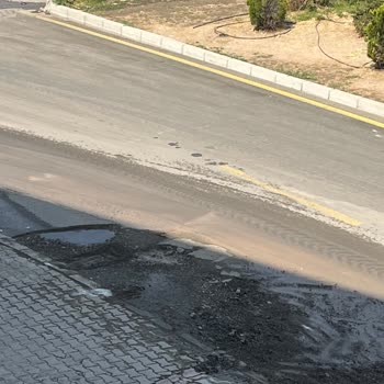 Elazığ’da Yeniden Yapılan Asfalt Kısa Sürede Bozuluyor, Yol Tehlikeli