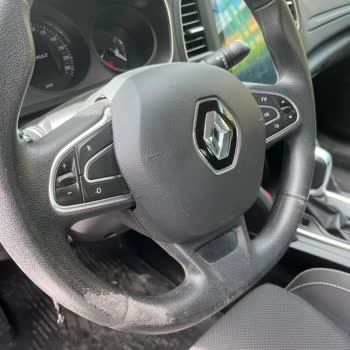 Renault Megane Direksiyon Derisi Deformasyonu Ve Cam Fitili Sorunu İçin Ücretsiz Değişim Talebi