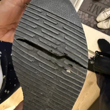 Pazarama Muggo Rugan Deri Ayakkabının Tabanı Bir Ayda Boydan Boya Kırıldı