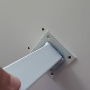 TV Ünitesinde Eksik Ahşap Orta Ayak Yerine Yanlış Metal Parçalar Gönderildi