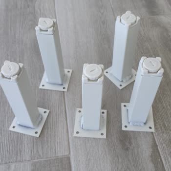 TV Ünitesinde Eksik Ahşap Orta Ayak Yerine Yanlış Metal Parçalar Gönderildi