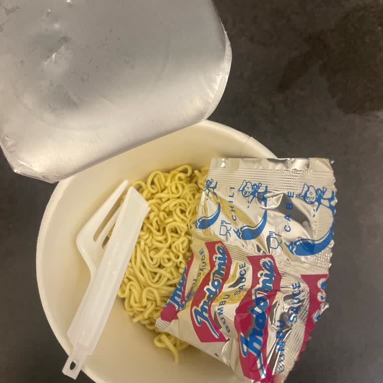 Carrefour İndomie Körili Noodle Ürününün Yağ Paketi Eksik