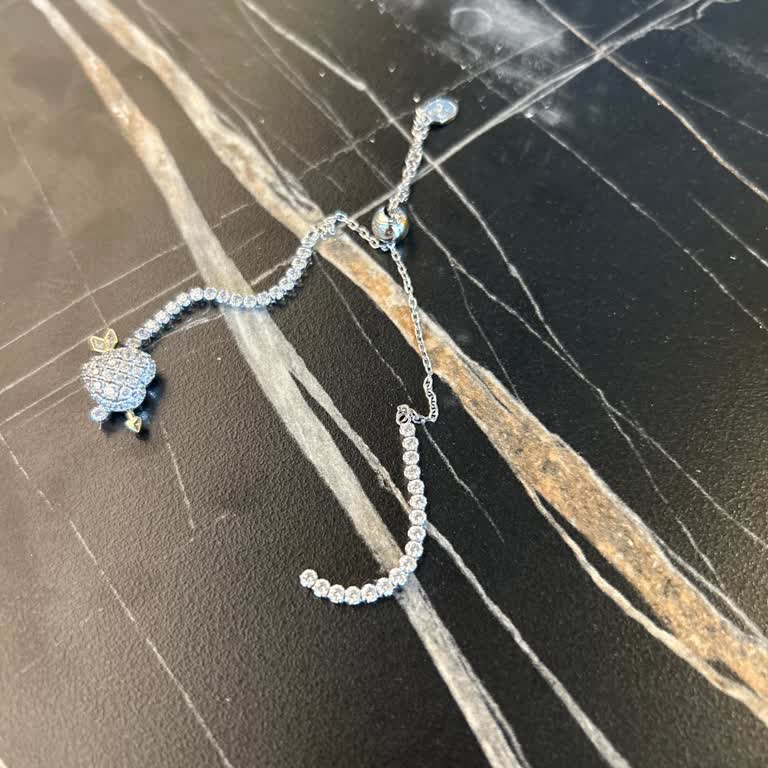 Swarovski Bileklik Kırıldı, Mağaza Çözüm Sunmadı