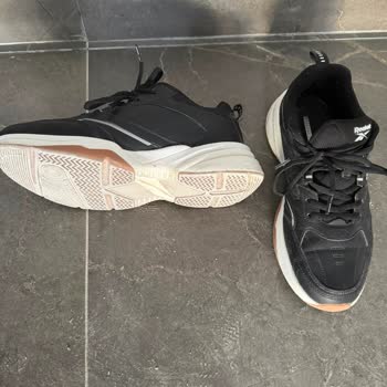 Baloncuk Patlaması Gibi Ses Çıkan Reebok Sneaker’da Değişim Talebim Reddedildi