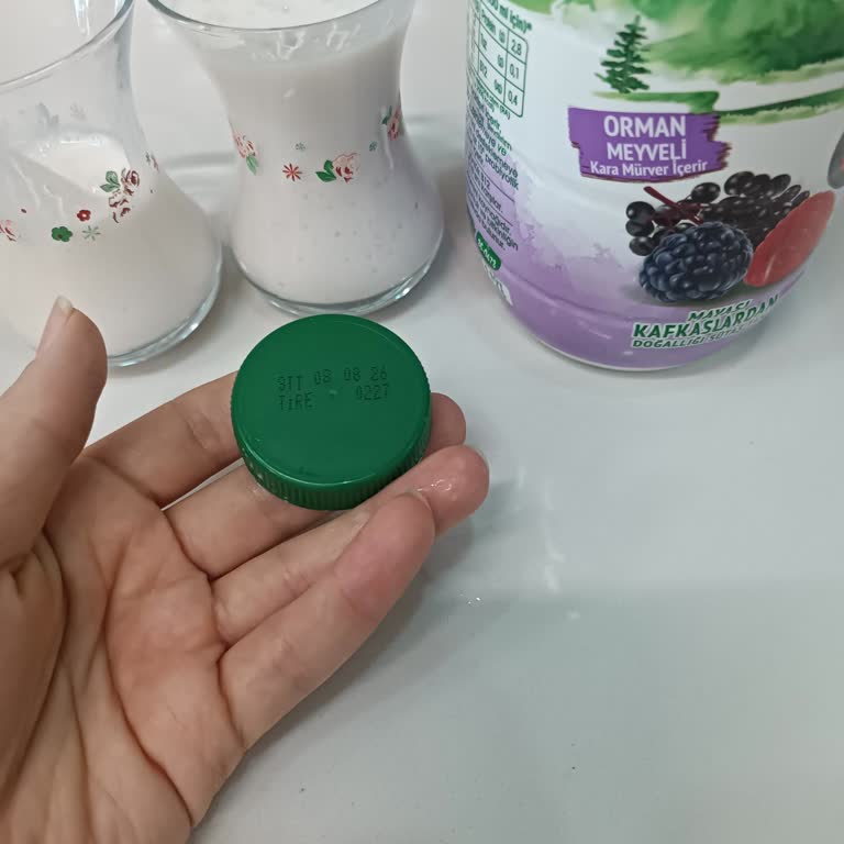 Son Kullanma Tarihine Yakın Bozulmuş Sütaş Orman Meyveli Kefir