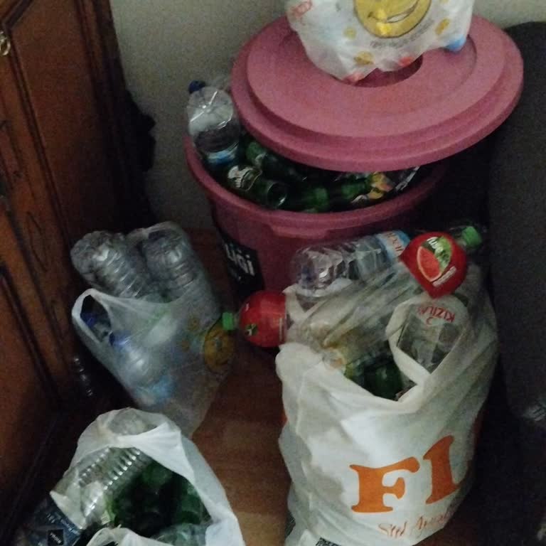 Arızalı Geri Dönüşüm Makinesi Mahallede Depozito İadesi Sağlamıyor