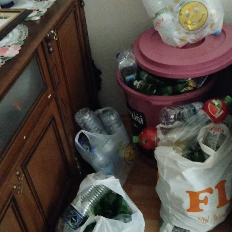 Depozitli Geri Dönüşüm Cihazları Sürekli Arızalı, Vatandaşlar Mağdur