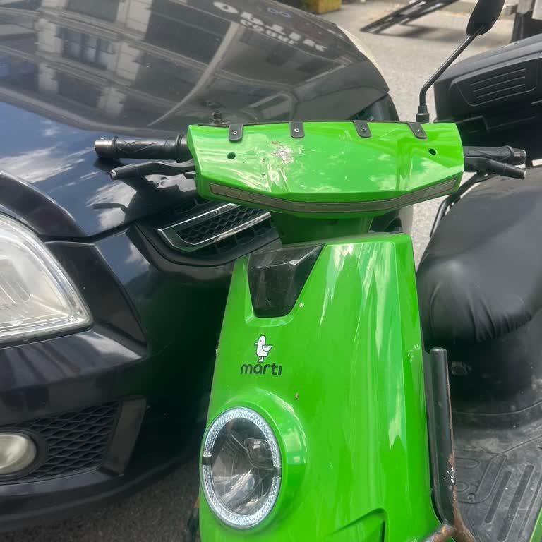 Rüzgarla Devrilen Martı Motosikleti Araç Kaputunda Göçük Oluşturdu, Şirket Sorumluluk Reddi