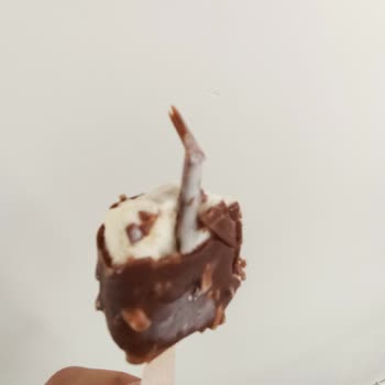 Magnum Badem Dondurmasında Fazladan Çubuk Damağa Batıp Ağrıya Neden Oldu