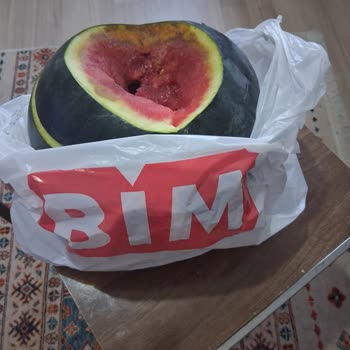 BİM Kocaçeşme Şubesinde Çürük Karpuzlar Tekrarlayan Sorun