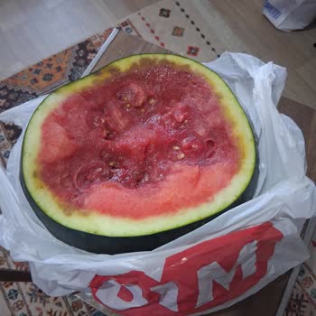 BİM Kocaçeşme Şubesinde Çürük Karpuzlar Tekrarlayan Sorun