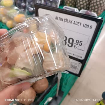 Altın Çilek Reyonunda Küflü Ürünler Hijyen Ve Sağlık Tehlikesi