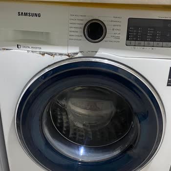 Samsung Markalı Çamaşır Makinesinde Boya Sızıntısı
