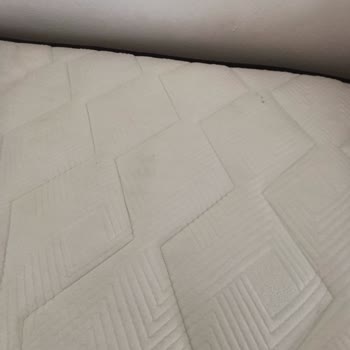 Teşhir Ve Lekeli Yatak, Yanlış Ölçüde Ve İletişimsiz Mağaza