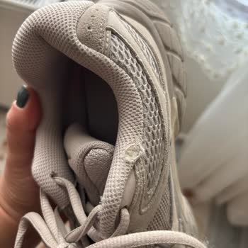 Nike Ayakkabının Bir Ayda Yırtılması Ve Değişim İadesi Talebi