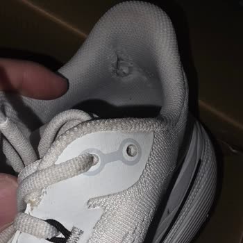 Skechers Max Cushioning Propulsion Ayakkabısının Topuk Astarındaki Yırtılma Üretim Kusuru İddiası