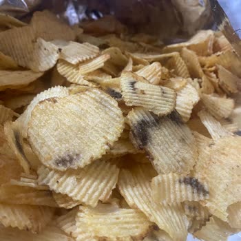Migros Cipso Patates Cipsinde Yanmış Ve Siyah Cipsler