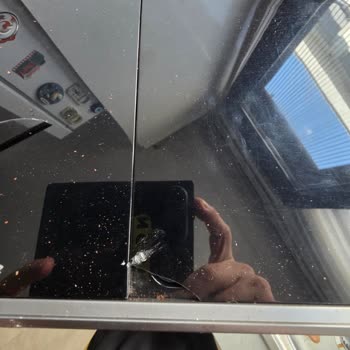 Vestel Yetkili Servisi Gönderdiği Espresso Makinemde Kırık Kapak Ve Yapıştırıcı Sızıntısı