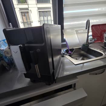 Vestel Yetkili Servisi Gönderdiği Espresso Makinemde Kırık Kapak Ve Yapıştırıcı Sızıntısı
