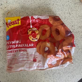 Feast Peynirli Çıtır Halkalarında Bulunan Siyah İp Sağlık Endişesi Ve İlgisizlik