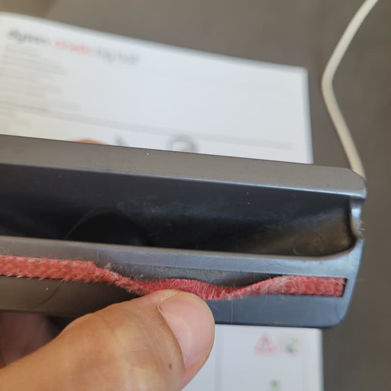 Dyson Garanti Kapsamında Başlık Parçasının Ayrılması Ve Müşteri Hizmetlerinin Reddetmesi