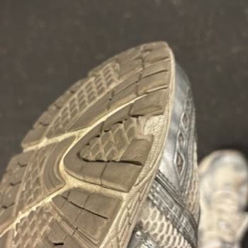 New Balance Ayakkabısının Tabanı Kısa Sürede Açıldı Ve Mağaza Sorumluluğu Reddetti