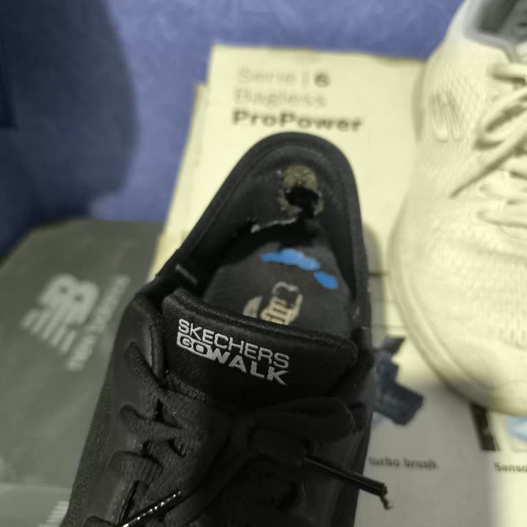 Skechers Slip Ins Gowalk Model İç Arka Yastıklama Kısmının Erken Yırtılması Ve Kalite Endişesi