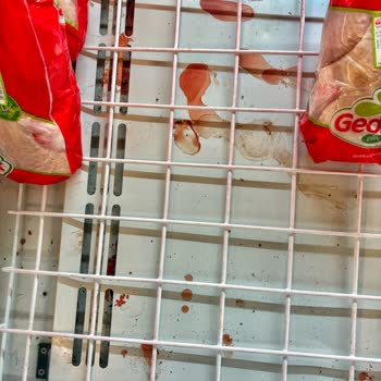 Fethiye Şok Market Tavuk Reyonunda Hijyen Ve Temizlik İhmalı