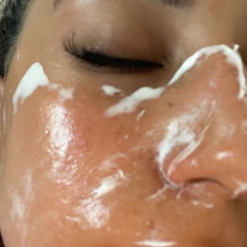 Nivea Kreminin Yüzeye Yayılmaması Ve Emilmemesi Kullanıcıyı Rahatsız Ediyor