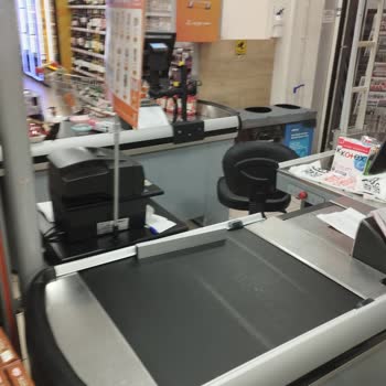 Tek Kasa Açık Olması Müşterileri 20 Dakika Bekletiyor