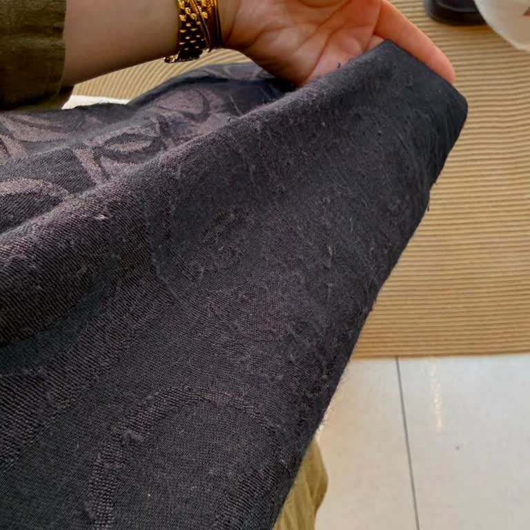 Siyah Dama Desenli Şalın Hızlı Tüylenmesi Ve Reddedilen Değişim İsteği