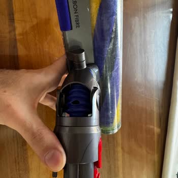 Dyson V15 Lazer Başlığının Hortumundaki Yırtılma Garanti Kapsamı Dışında