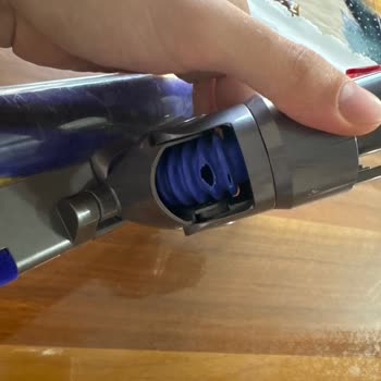 Dyson V15 Lazer Başlığının Hortumundaki Yırtılma Garanti Kapsamı Dışında