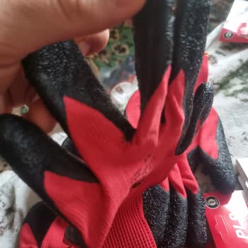 Beybi Plastik İş Eldiveninde Ciddi Bir Üretim Kusuru İle Karşılaştım