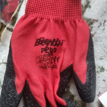 Beybi Plastik İş Eldiveninde Ciddi Bir Üretim Kusuru İle Karşılaştım
