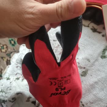 Beybi Plastik İş Eldiveninde Ciddi Bir Üretim Kusuru İle Karşılaştım