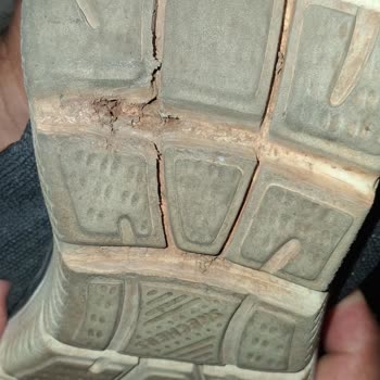 Kısa Sürede Tabanı Parçalanan Skechers Ayakkabısına Garanti Reddi