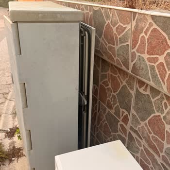 Türk Telekom'un Bakımsız Telefon Kutusu Ve Kabloları Nedeniyle Mağdur Oldum