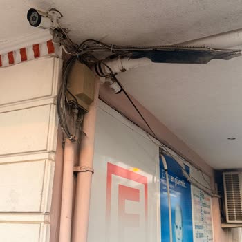 Türk Telekom'un Bakımsız Telefon Kutusu Ve Kabloları Nedeniyle Mağdur Oldum