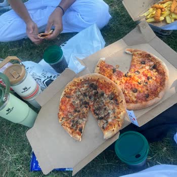 Domino's Pizza Mersin Çarşı Şubesinde Eksik Boyama Kitabı Ve Kalitesiz Tavuk Kanadı Şikayeti