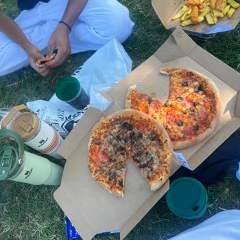 Domino's Pizza Mersin Çarşı Şubesinde Eksik Boyama Kitabı Ve Kalitesiz Tavuk Kanadı Şikayeti