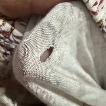 Kapalı Pakette Gelen Pijama Takımında Yırtık Ve Çalışanların Saygısız Tutumu