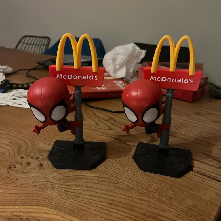 Aynı Spiderman Figürleri Verildi Ve Personelin Katı Tutumu