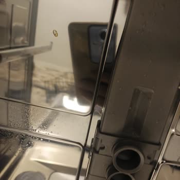 Siemens Bulaşık Makinesinde Çizilme, Lekeler Ve Paslanma Sorunları İade Talebi