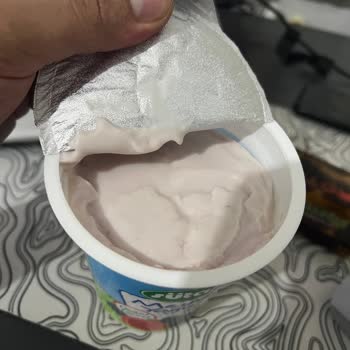 Tarihi Geçmiş Yoğurt Satışı Sağlık Riski Ve Güven Kaybı