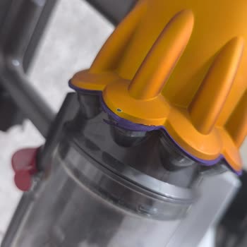 Dyson V12 Slim'de Hızlı Deformasyon Ve Çatlaklar, Müşteri Hizmetleri Çözüm Sunmuyor